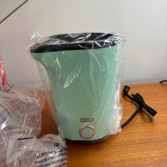 NEW Dash Fresh Pop Popcorn Maker - Picture 6 of 8